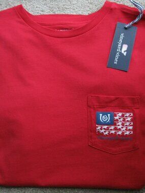 NEW Vineyard Vines  Kentucky derby T shirt w/ front procket Flag w/ horses MED